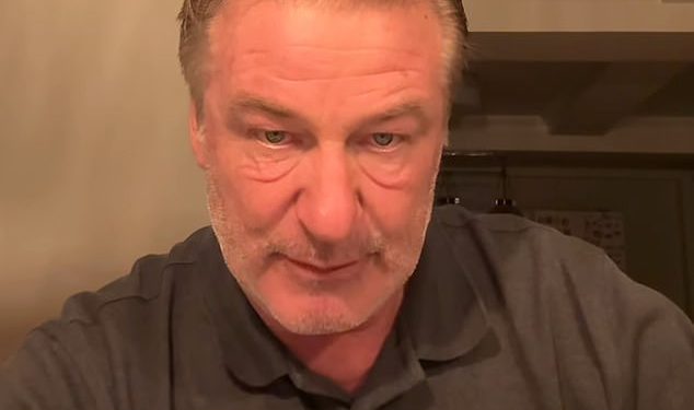Alec Baldwin iznosi bizarnu tvrdnju o padu Hamptonsa dok Hilaria zahvaljuje navijačima na dobroj ženi