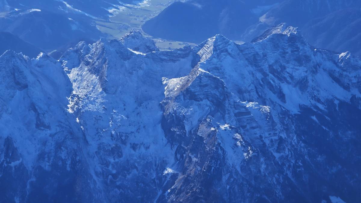 U slovenskim Alpama traje potraga za dva dalmatinska planinara: "Postoji opasnosti od novih lavina!"