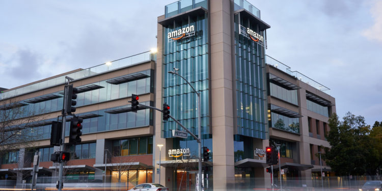 Amazon najavljuje masovna otpuštanja zbog pokretanja umjetne inteligencije — RT Business News