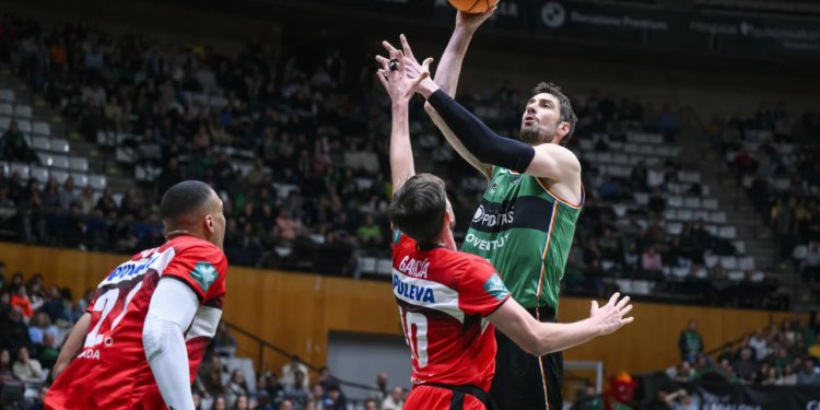 Ante Tomić ove sezone broji samo pobjede. Joventut nadigrao turski sastav u svom domu