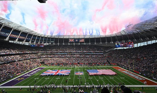 ‘Apsolutni S *** Show!’: Navijači NFL -a koji se kreću na Tottenham Hotspur stadion ostao je ogorčen nakon neuspjeha aplikacije stvara ogromne redove i kašnjenja