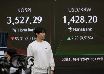 Azijske dionice klizaju nakon što se Wall Street spušta do svog najgoreg dana od travnja, jer se Kina trgovinske nevolje pogoršavaju