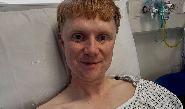 BBC zvijezda Owain Wyn Evans otkriva da uzima slobodan posao na oporavak nakon što je podvrgnut hitnoj operaciji jer izdaje srdačno počast NHS -u