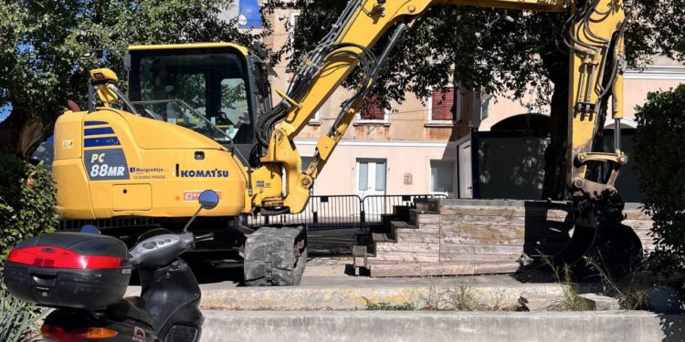 Bager stigao na Vanjski: počela transformacija u suvremeni i multifunkcionalni gradski trg