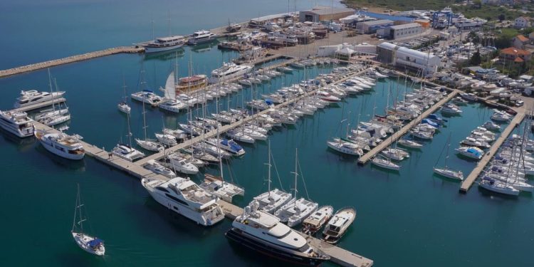 Betina: Na zaštićenom obalnom području bez dozvole podigao kuću i terase