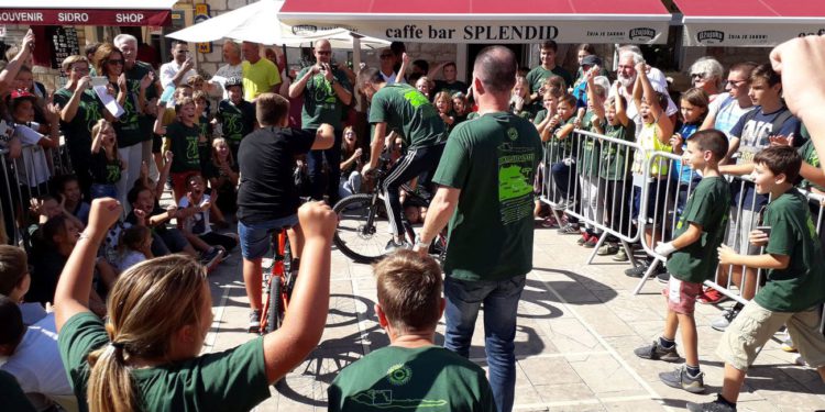 Biciklijada na Hvaru ponovno u humanitarnom tonu: “Biciklom do stipendija – 11”