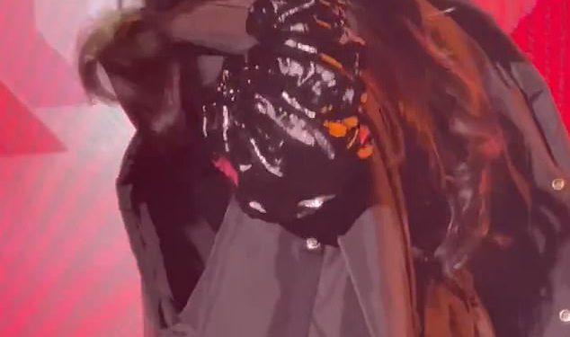 Bijesni posjetitelji koncerta traže povrat novca nakon što Brandy naglo siđe s pozornice bez ikakvog objašnjenja