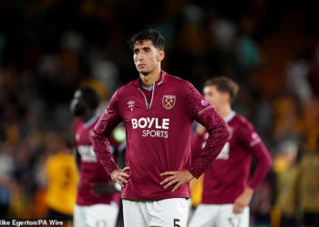 Bivša zvijezda West Ham Uniteda napala ga je navijač koji je “postao nasilan” na aerodromu na putu do međunarodne dužnosti