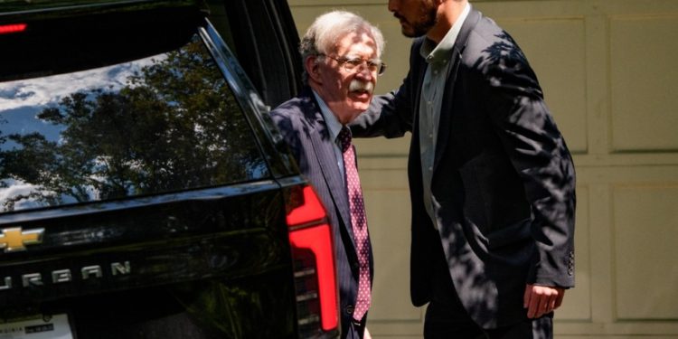 Bivši Trumpov savjetnik John Bolton optužen za zlouporabu tajnih dokumenata — RT World News