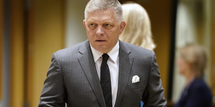 Bivši britanski premijer profitirao je od sukoba u Ukrajini – Čelnik države EU — RT World News