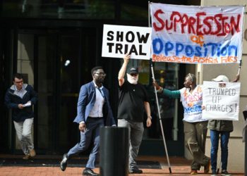 Bivši direktor FBI -ja James Comey izjasnio se da nije kriv za kaznene prijave nakon što je Trump pozvao na kazneni progon