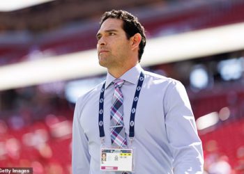 Bivši napadač NFL-a Mark Sanchez izbodio se u Indianapolisu dok se bori za svoj život u bolnici