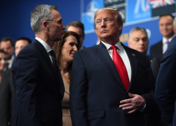 Bivši šef NATO -a tvrdi da je Trump prijetio da će nas izvući – RT World News