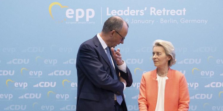 Bloomberg: Zahuktava se rivalstvo Merza i von der Leyen
