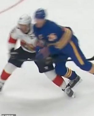 Brad Marchand rasparao je kacigu suparniku nakon što ga je srušio na led u brutalnoj tučnjavi