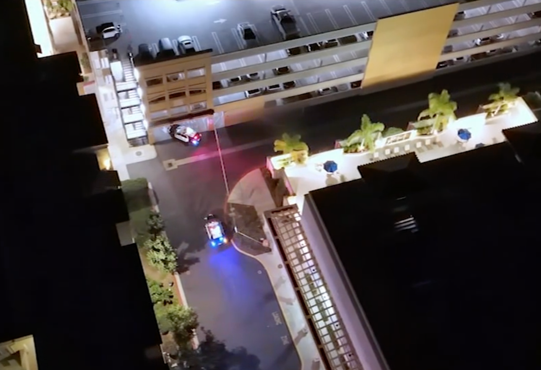 Policija na parkiralištu u području grada Valencije u Kaliforniji, gdje je tijelo Carrie Elizabeth Romney otkriveno u petak 10. listopada 2025