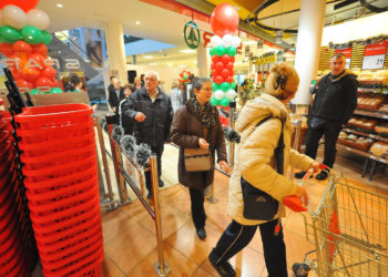 Čekat će se redu, ljudi već nadiru u Spar: Od 15.10. dio hrane snizili i do 39 centi