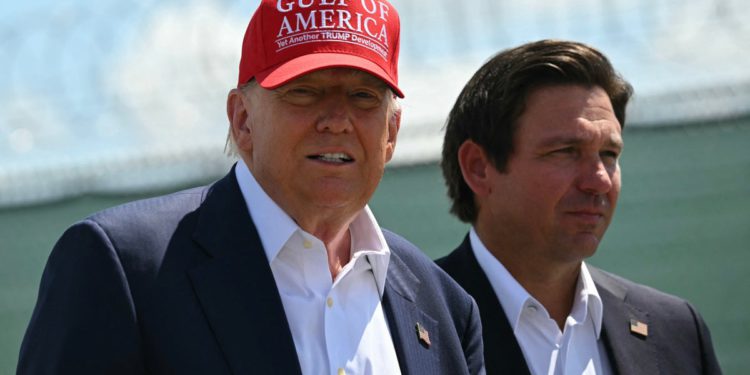 Četiri navijača nogometa Floride suočene su s optužbama za kazneno djelo za trčanje na terenu – prema zakonu namijenjenom zaustavljanju prosvjeda na Trumpovim skupovima