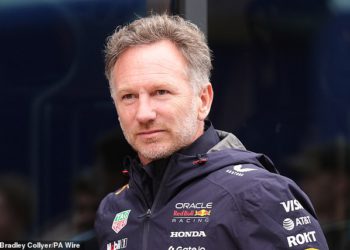 Christian Horner “poprilično zvoni svaki tim” u očajničkoj ponudi da izvrši neposredni povrat formule 1, tvrdi rival nakon što je sletio uplatu od 80 milijuna funti Red Bull