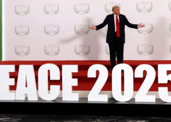 Clinton pozdravlja Trump za mirovni posao u Gazi – RT World News