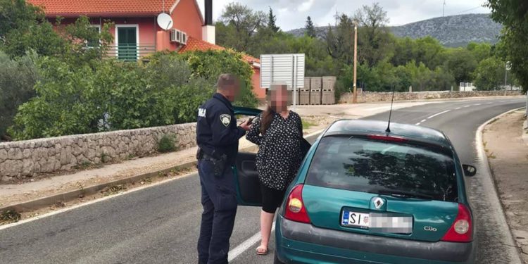 SLUČAJ "DVIJE FELGE" Šibenska policija objavila detalje jučerašnje vožnje bez dvije gume: "Bila je pijana i drogirana"