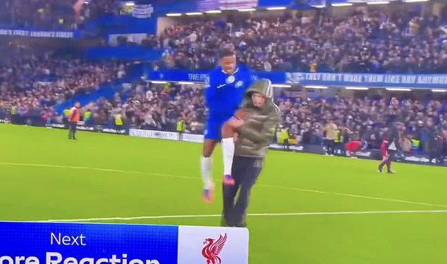 Cole Palmer Sparks briga među navijačima, jer novi snimci sugeriraju da je zabrinjavajući razvoj ozljede-nakon što je Chelsea Star bio prisiljen sjediti pobjedu Liverpoola Smash-and Gleb Liverpool