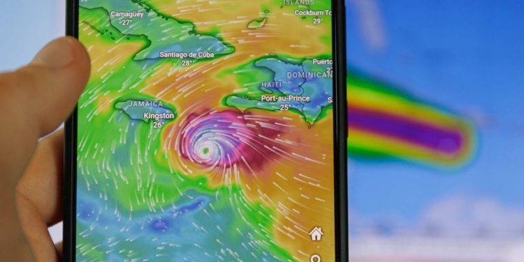 DODATNO JE OJAČAO Jamajku od udara “uragana stoljeća” dijele sati