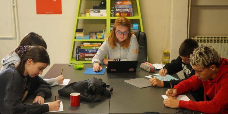 U Splitu postoji mjesto gdje mladi uče, rastu, zabavljaju se i putuju. Oni ne čekaju promjene nego ih stvaraju