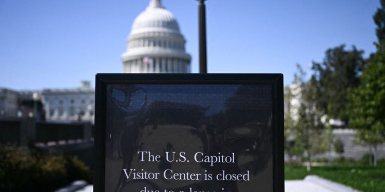 Dan isključivanja vlade 2 – Live: Trump tvrdi da će zatvaranje uštedjeti milijarde dolara s očišćenim ‘mrtvim drvetom’