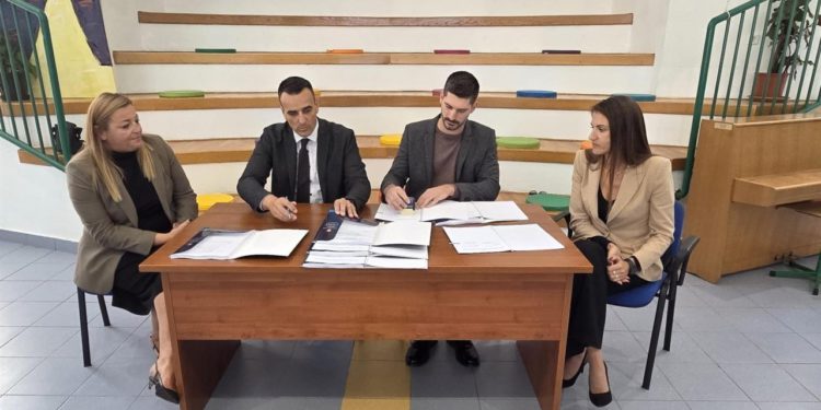 Danas potpisan ugovor s izvođačem: škola u Rogoznici dobiva sportsku dvoranu kakve nema od Šibenika do Trogira