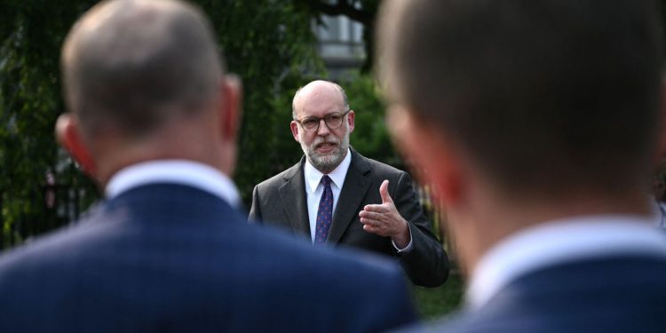 Direktor Trumpovog proračuna Russell Vought gura remont socijalnog osiguranja da smanje invalidske beneficije za stotine tisuća Amerikanaca, kaže izvještaj