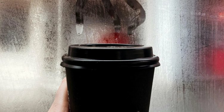 Do 4 puta dnevno izmijenite kompletan zrak u svom prostoru – bez gubitka temperature, bez vlage, a za cijenu jedne kave godišnje i besplatnu montažu!