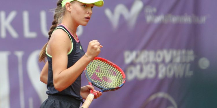 Dobar dan za dubrovački tenis na Šubićevcu. Ana Petković na terenu do Ane Konjuh. I mlađa je slavila