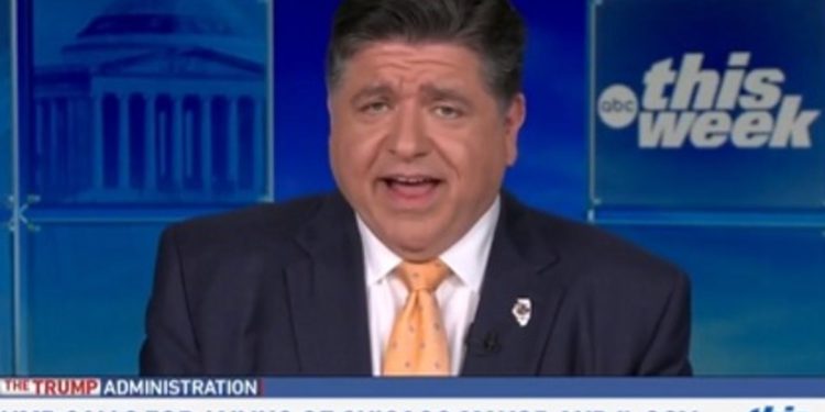 ‘Dođite i popijte me’: vladin Illinois Pritzker usuđuje se Trumpa da izvrši prijetnju jer Vance kaže da je zakon o pobunu na stolu