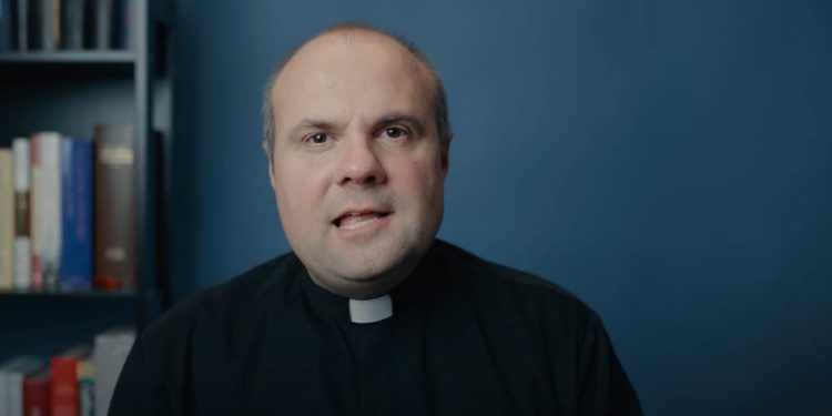 Don Damir Stojić stože u Split govoriti o woke ideologiji, najavljuju se savjeti “kako se zaštiti od pritisaka ideoloških trendova”