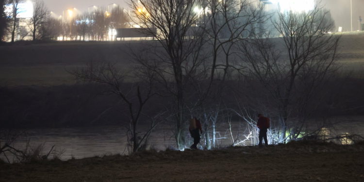 Drama kod nasipa na Savi: Prolaznik vidio kako netko pliva u rijeci, na terenu je i policija