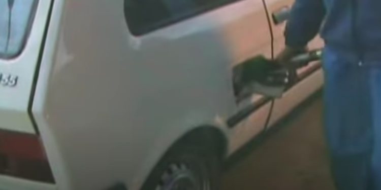 Drama u Srbiji: Benzin u plastičnim bocama na ulicama, hoće li se ponoviti najgore?