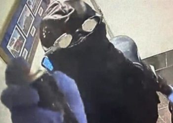 Dramatični policijski audio otkriva kako je čovjek u naočalama ukrao 20.000 dolara iz restorana Disney Springs