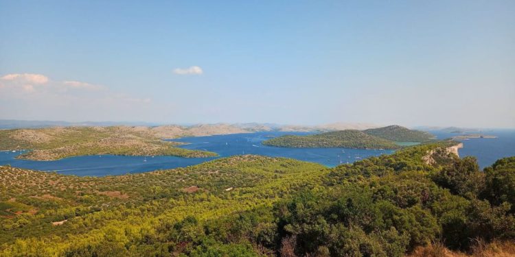 Dugi Otok je ovo ljeto plastici odlučio