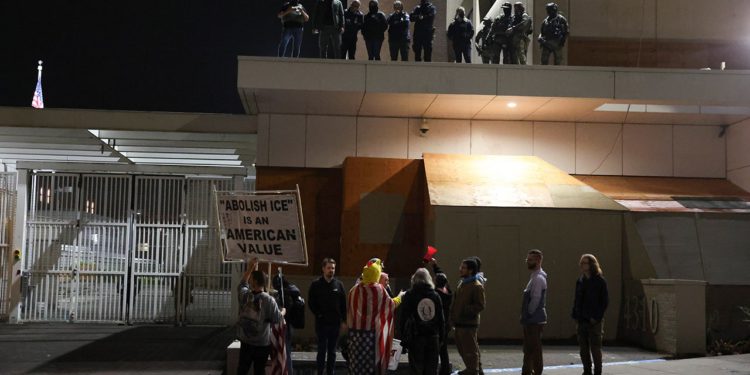 Dužnosnik ICE -a kaže da je policija Portlanda odsutna zbog gradskih direktiva