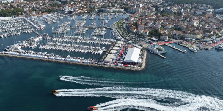 Dva tjedna prije otvorenja, rasprodani nautički sajam u Biogradu najavljuje planove za gradsku luku i šetnicu