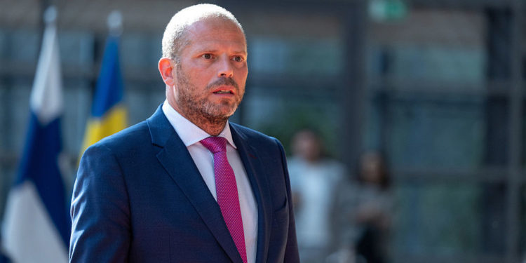 EU Capital Mulls koji šalju vojsku na ulice – RT World News