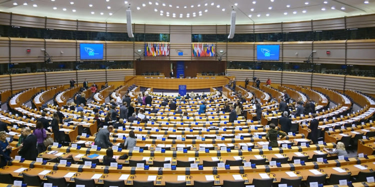 EU Komisija o mogućnosti suspenzije mađarskog povjerenika zbog optužbi za špijunažu