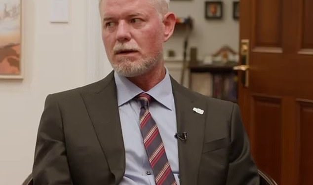 Eric Dane snažno se obećava ‘boriti se do posljednjeg daha’ usred bitke ALS -a … nakon što su ga vidjeli u invalidskim kolicima i borili se za govor