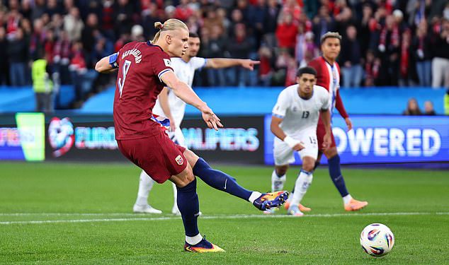 Erling Haaland je ipak čovjek! Napadač Man Cityja propušta kaznu za Norvešku u kvalifikacijama za Svjetski kup protiv Izraela … prije nego što je povukao svoje ustupke u izvanrednim scenama
