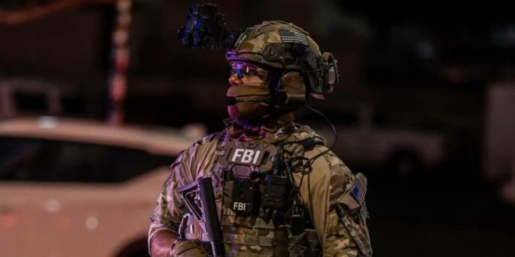 FBI dijeli otkaze agentima jer ne žele u punoj ratnoj spremi uhititi bivšeg direktora