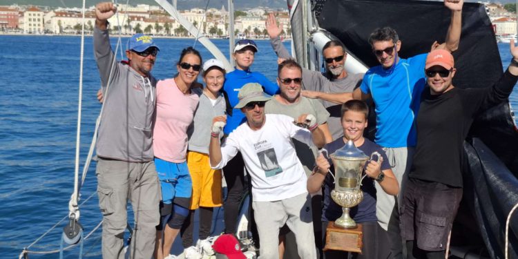 FOTO I VIDEO Spektakl u splitskom kanalu: “Fatamorgana” slavila na 94. Mrdujskoj regati!