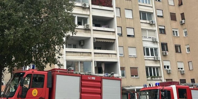 FOTO Izbio požar u stanu na sedmom katu u Splitu
