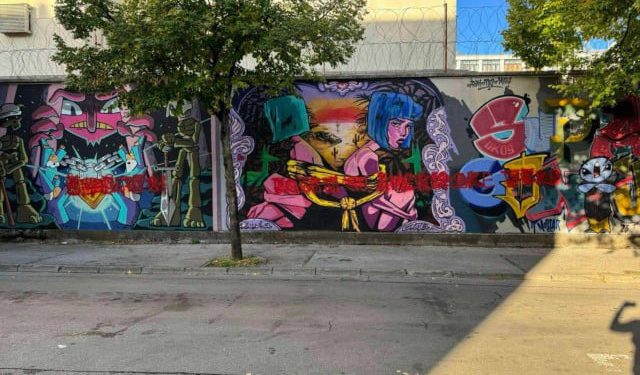 FOTO Navijači Zrinjskog u performansu ispred mostarskog zatvora oštetili prepoznatljive umjetničke murale