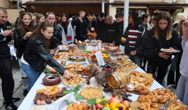 FOTO Nitko ne zna bolje pripremiti blagdanski stol od mladih kuhara iz Mostara